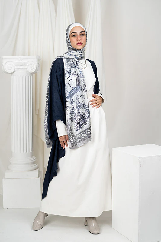 Asiatique in Satin - Image 2