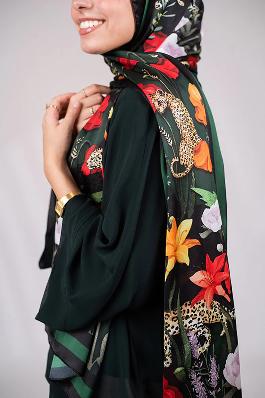 Leo Diva in Satin - Image 17