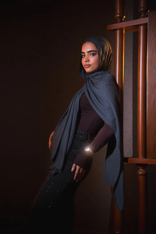 Raven Elegance - Image 5