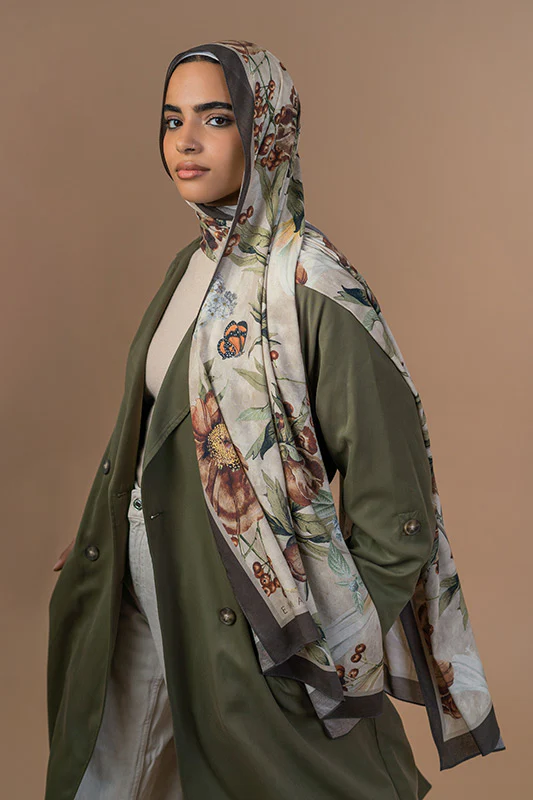 Zeina in Modal - Image 2