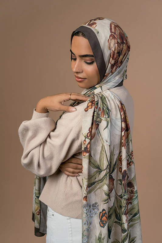Zeina in Modal - Image 3