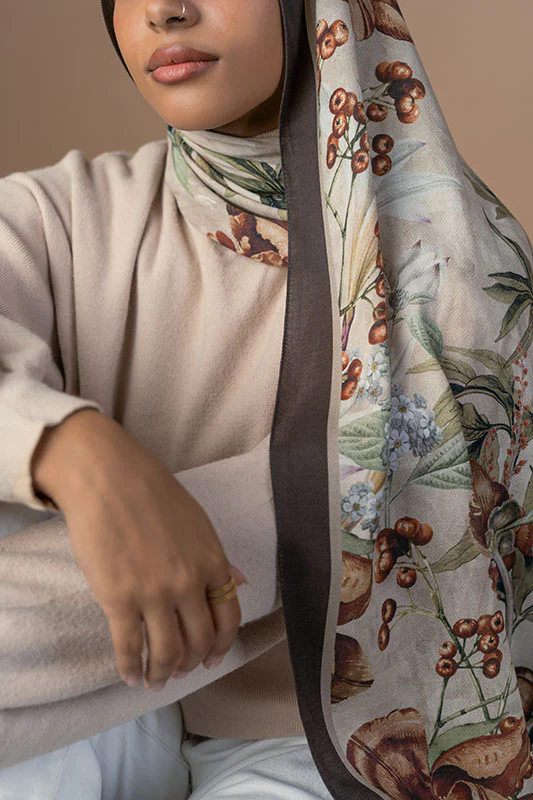 Zeina in Modal - Image 7